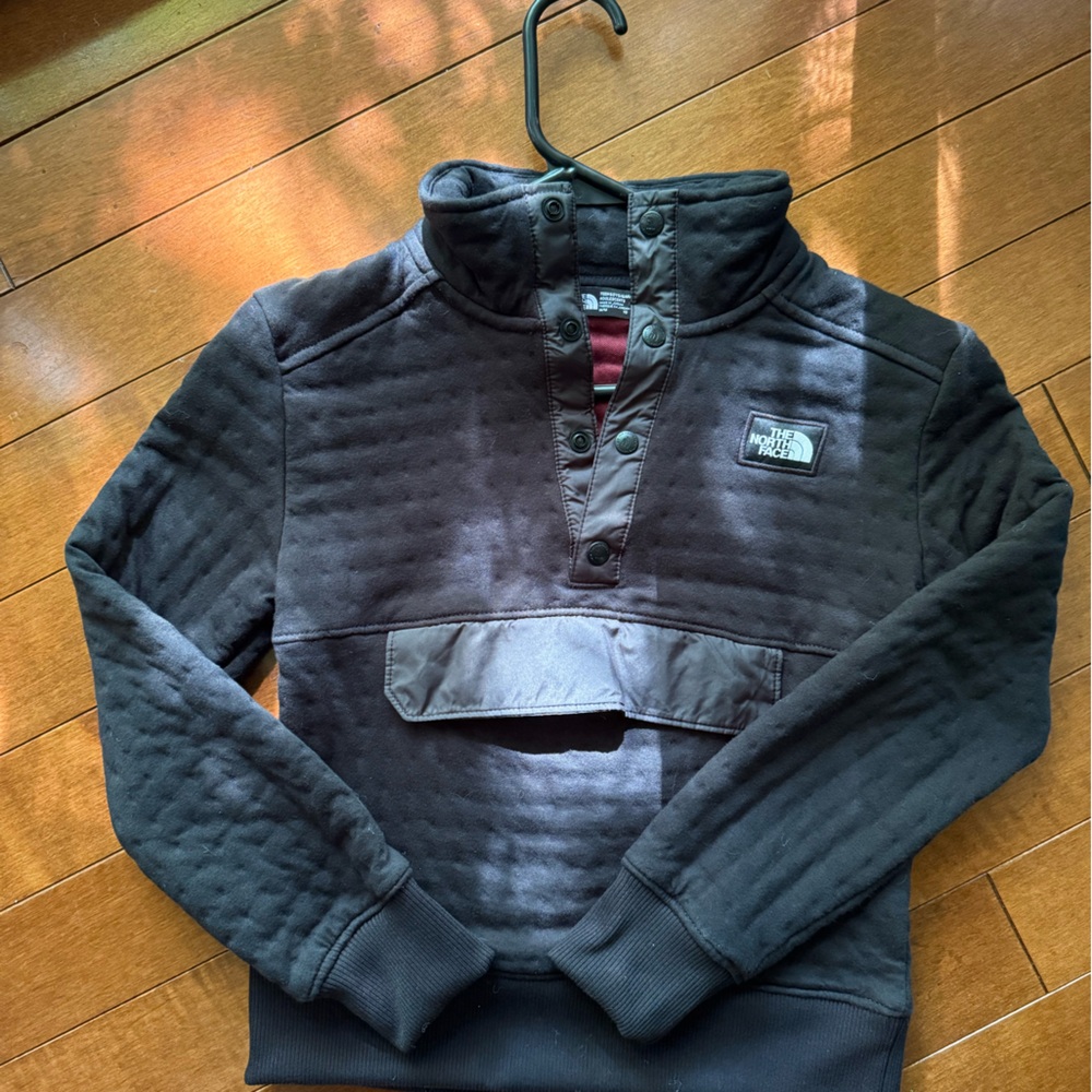 Boys North Face black Sweater